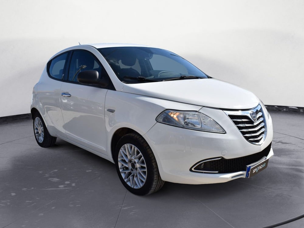 Lancia Ypsilon usata a Catania (3)