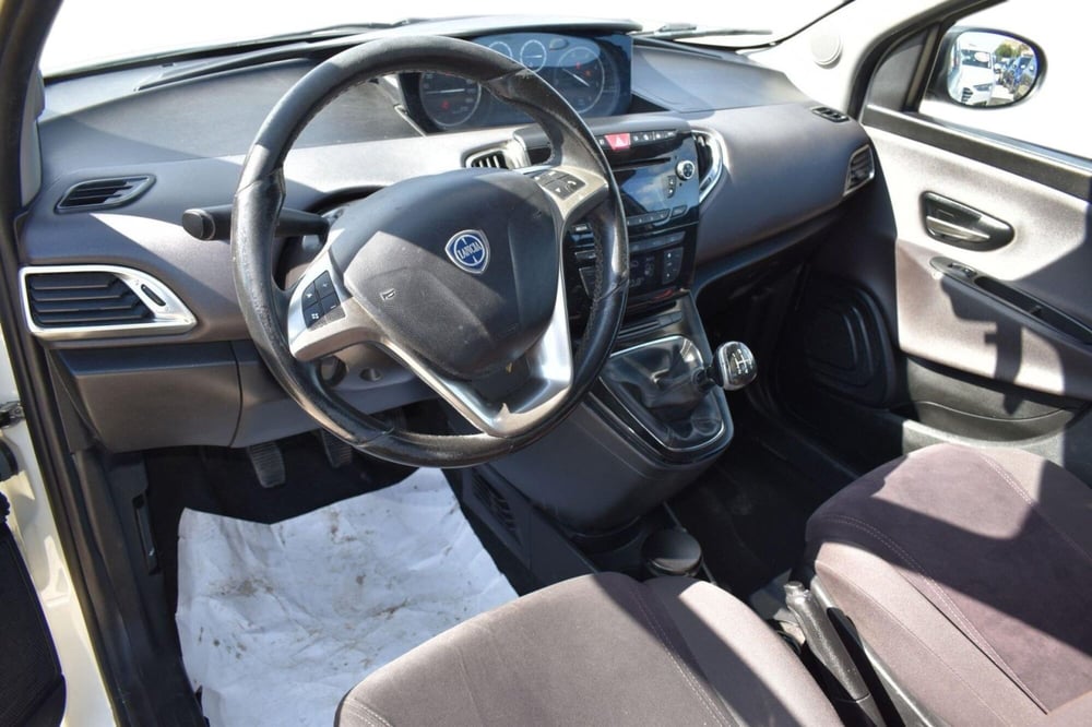 Lancia Ypsilon usata a Catania (5)