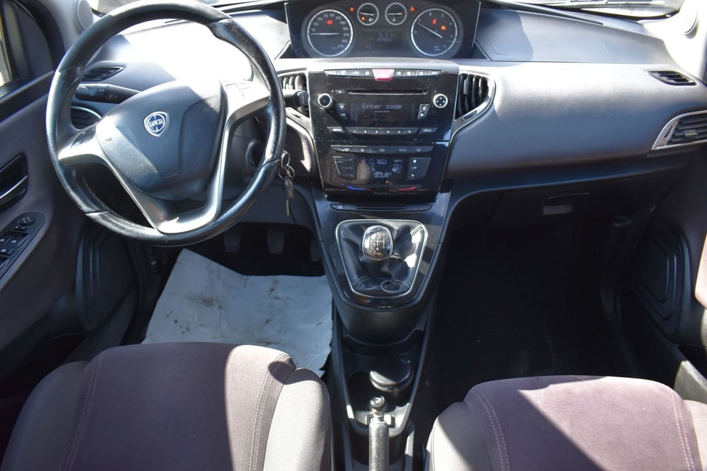 Lancia Ypsilon usata a Catania (8)