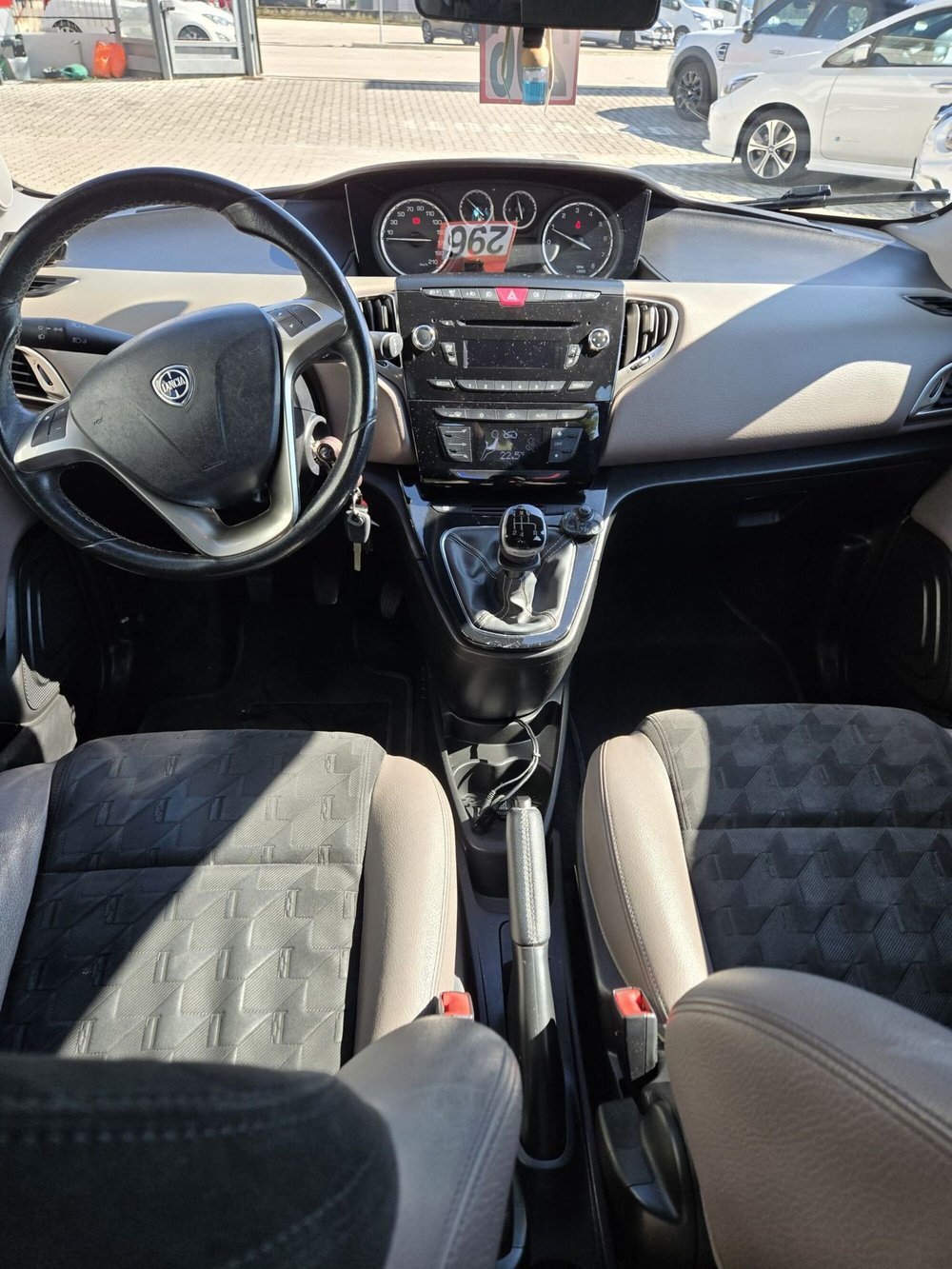 Lancia Ypsilon usata a Macerata (8)