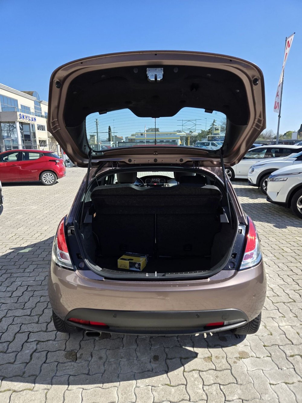 Lancia Ypsilon usata a Macerata (9)