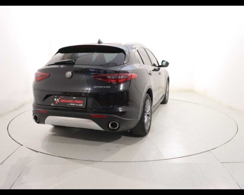 Alfa Romeo Stelvio usata a Bologna (6)