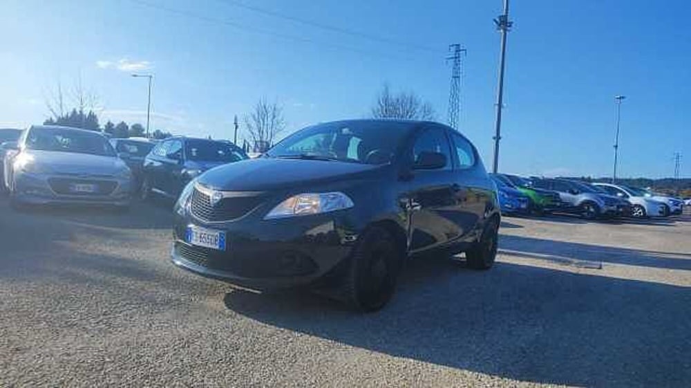 Lancia Ypsilon usata a Firenze