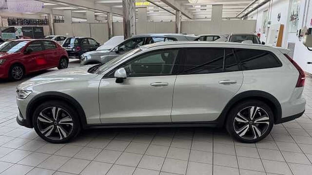 Volvo V60 Cross Country usata a Milano (2)