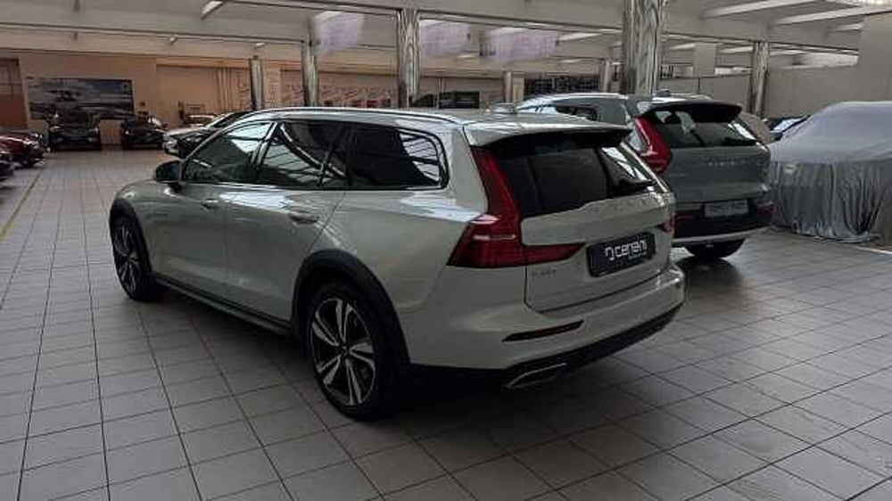 Volvo V60 Cross Country usata a Milano (3)