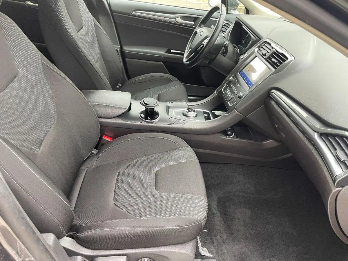 Ford Mondeo Station Wagon usata a Lecce (18)