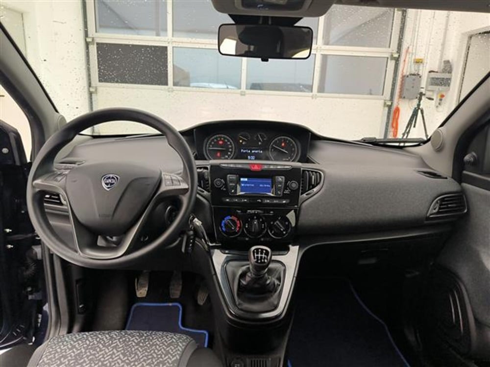 Lancia Ypsilon usata a Milano (13)