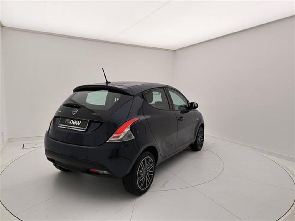 Lancia Ypsilon usata a Milano (6)