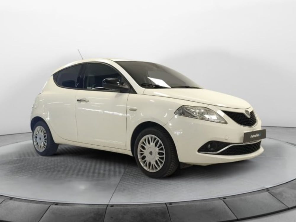 Lancia Ypsilon usata a Modena (16)