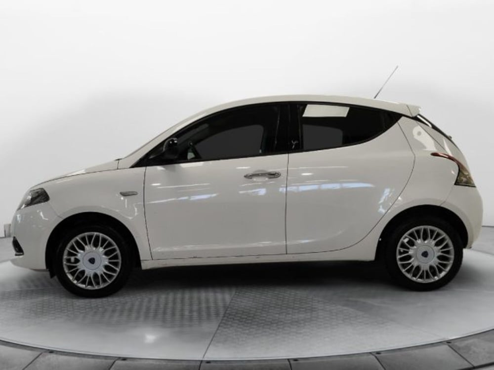 Lancia Ypsilon usata a Modena (3)