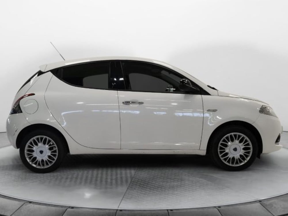 Lancia Ypsilon usata a Modena (4)