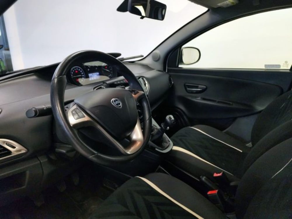 Lancia Ypsilon usata a Modena (6)