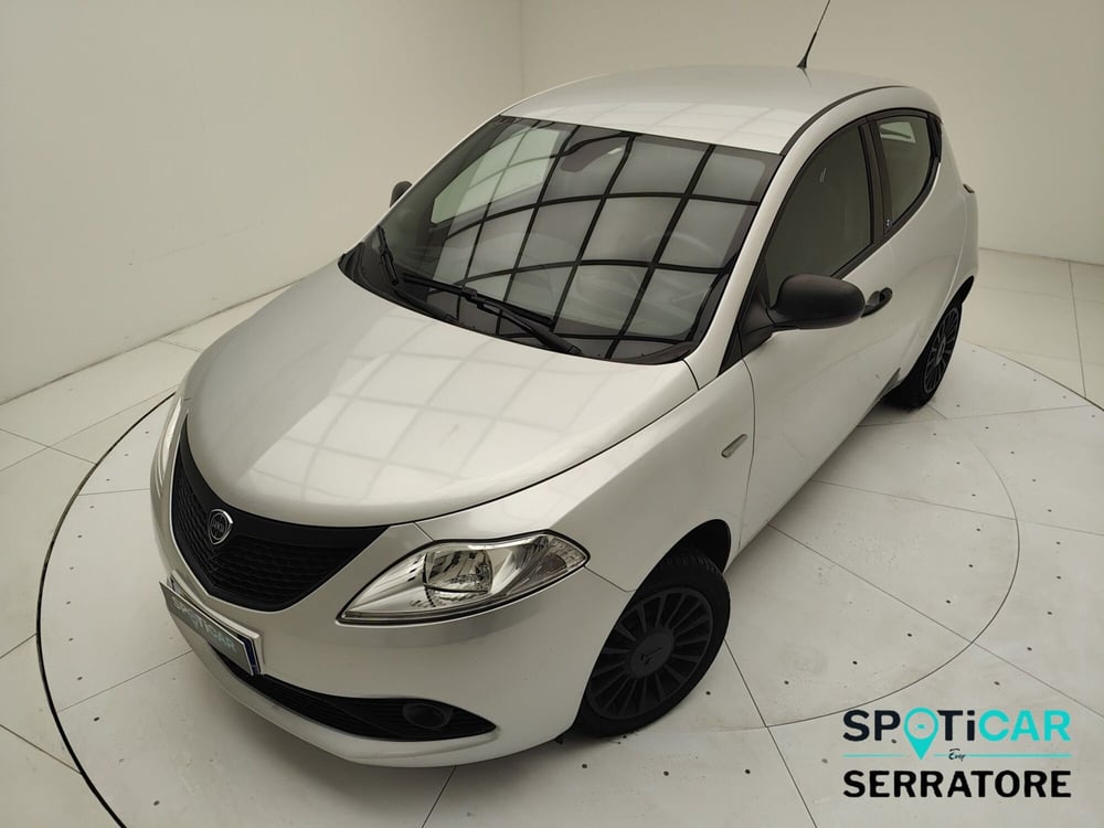 Lancia Ypsilon usata a Como (15)