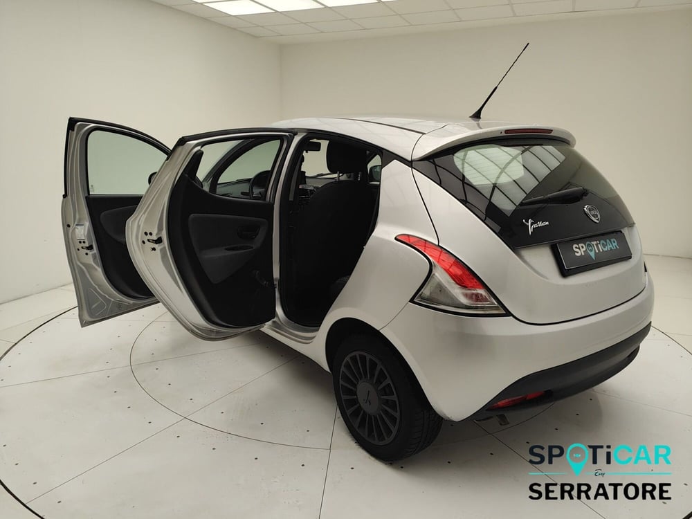 Lancia Ypsilon usata a Como (7)