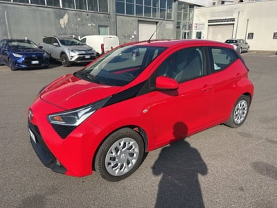 Toyota Aygo Connect 1.0 VVT-i 72 CV 5 porte x-play del 2020 usata a Piacenza