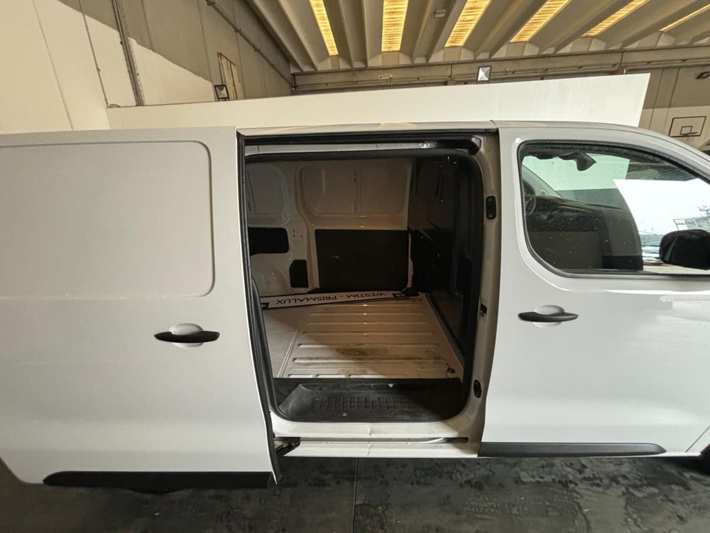 Opel Vivaro Furgone usata a Milano (6)