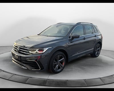 Volkswagen Tiguan 2.0 TDI 150 CV SCR DSG 4MOTION R-Line del 2021 usata a Teverola