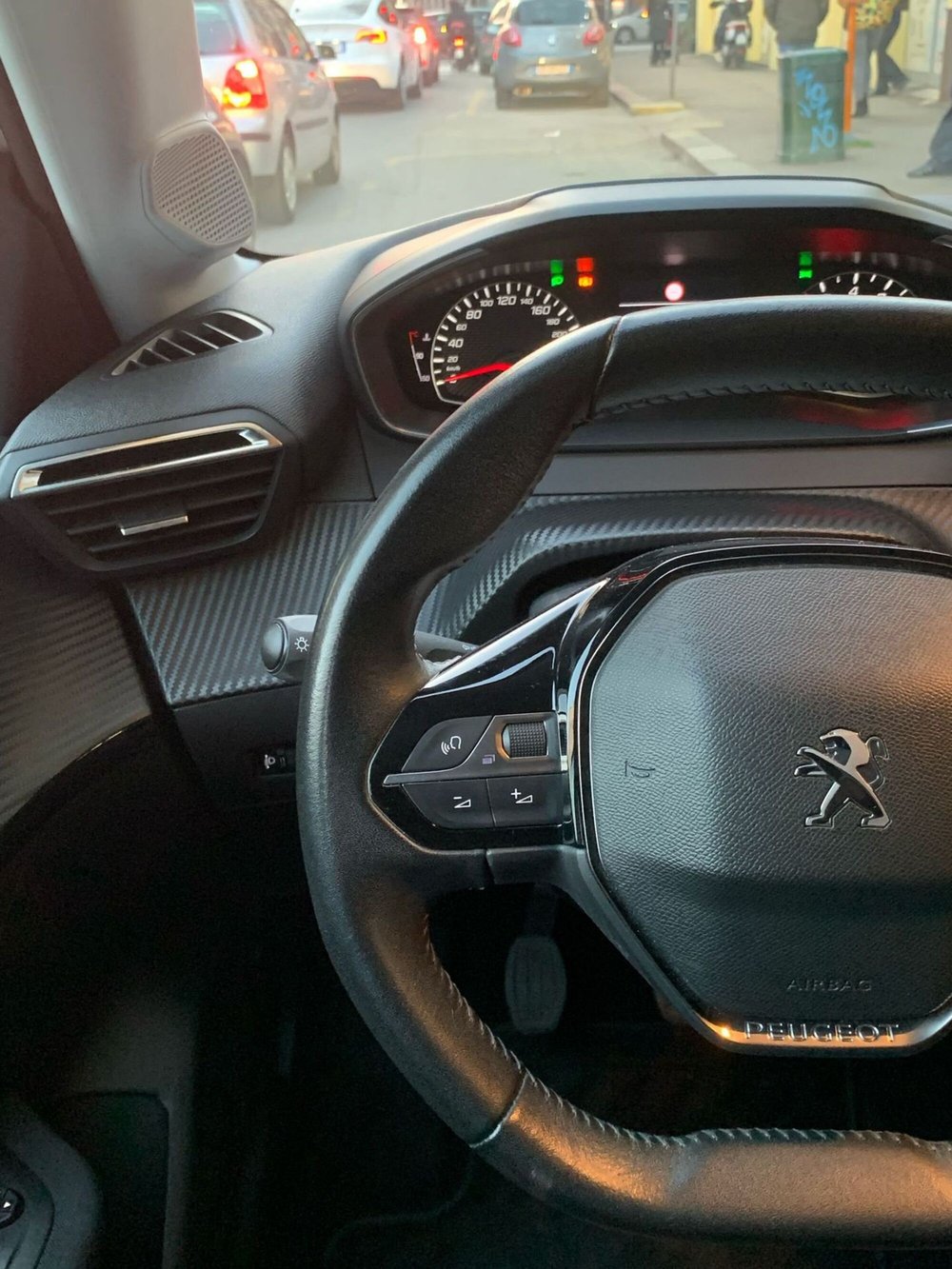 Peugeot 208 usata a Milano (10)