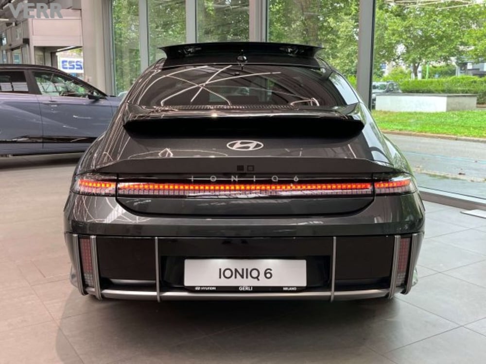 Hyundai Ioniq 6 nuova a Milano (6)