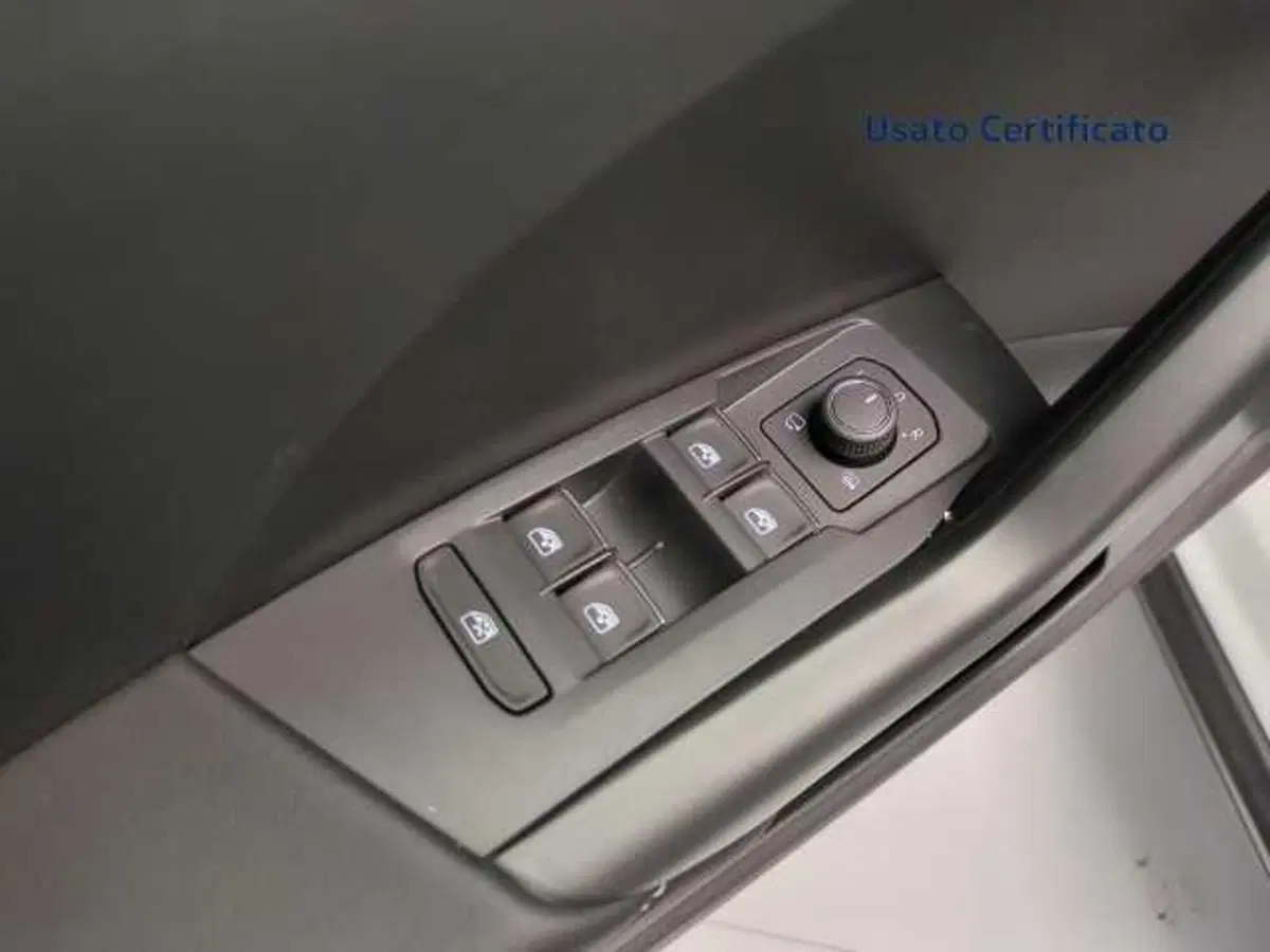 Volkswagen T-Cross nuova a Avellino (13)
