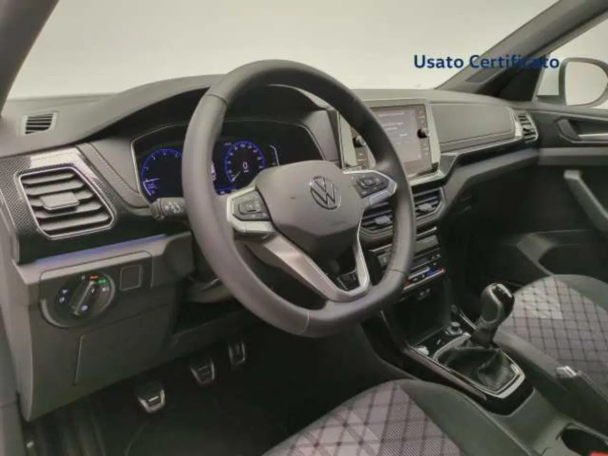 Volkswagen T-Cross nuova a Avellino (14)