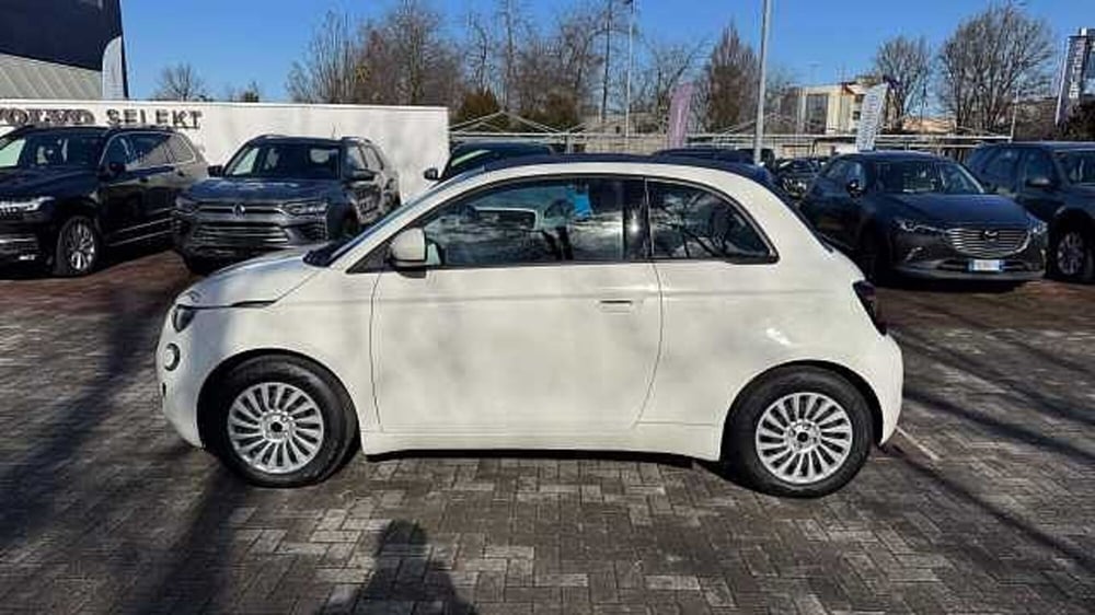 Fiat 500e Cabrio nuova a Milano (2)