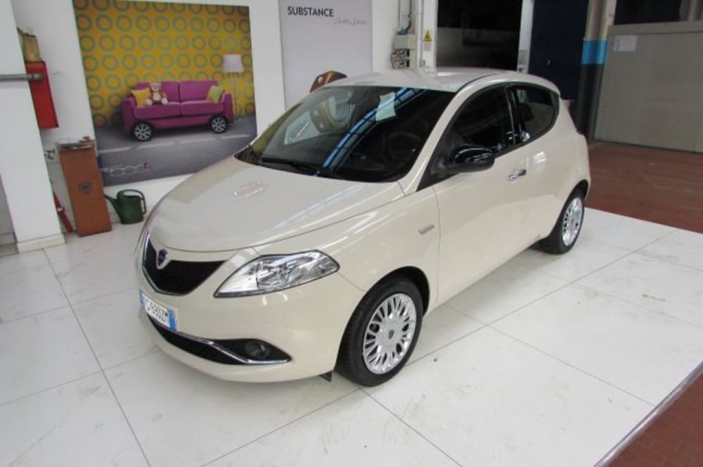 Lancia Ypsilon nuova a Milano