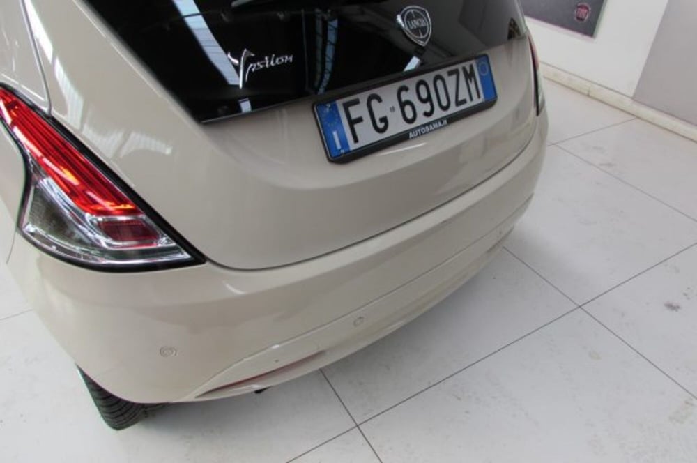 Lancia Ypsilon nuova a Milano (15)