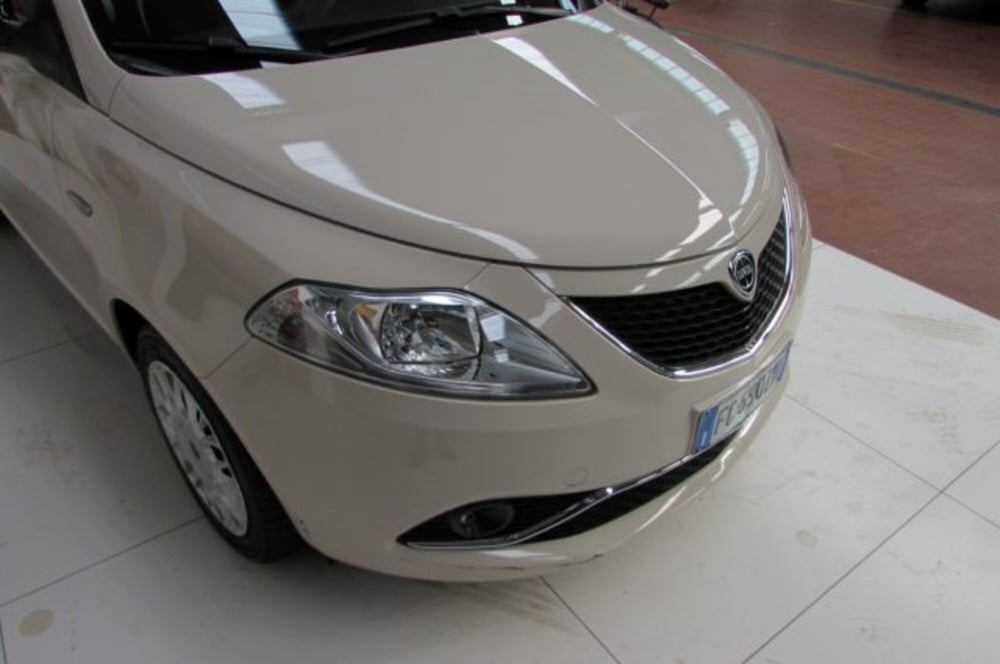 Lancia Ypsilon nuova a Milano (17)