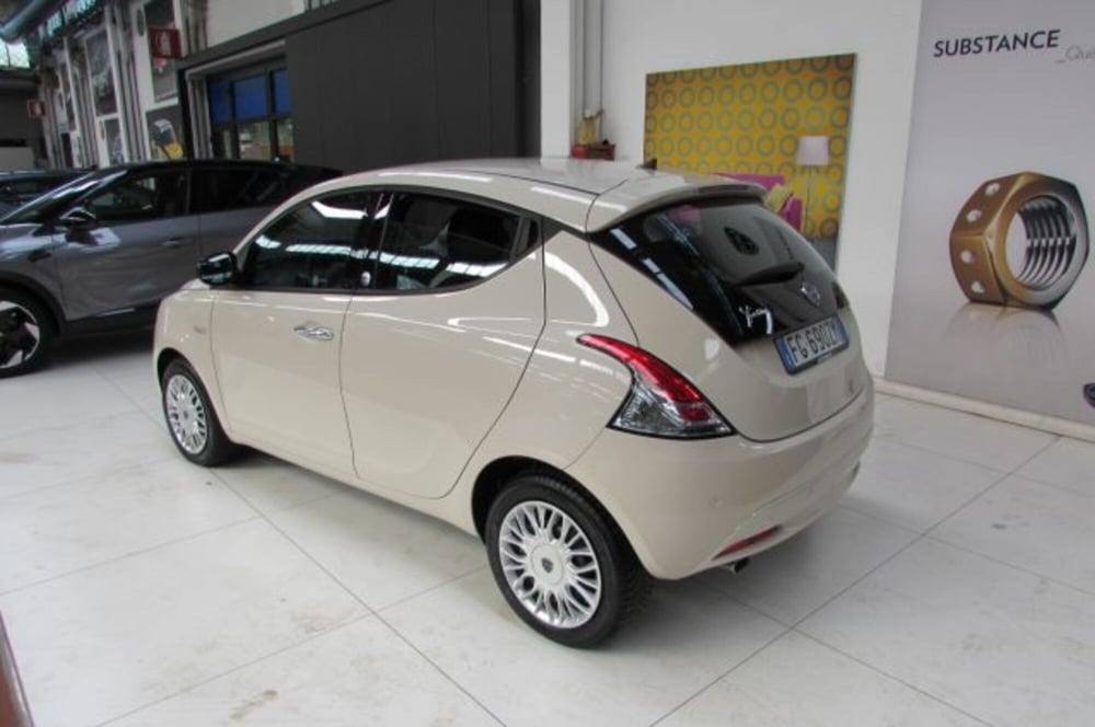 Lancia Ypsilon nuova a Milano (3)