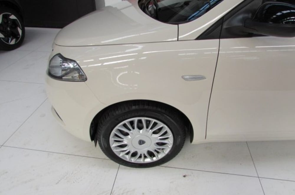 Lancia Ypsilon nuova a Milano (5)