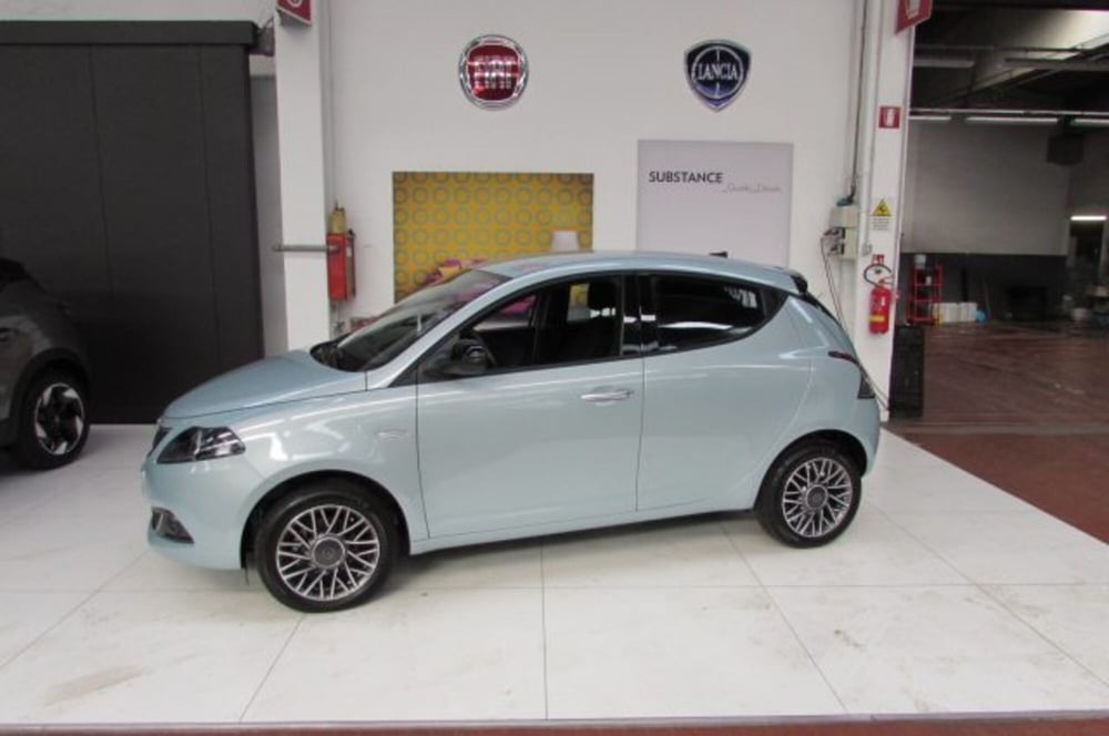 Lancia Ypsilon usata a Milano (4)