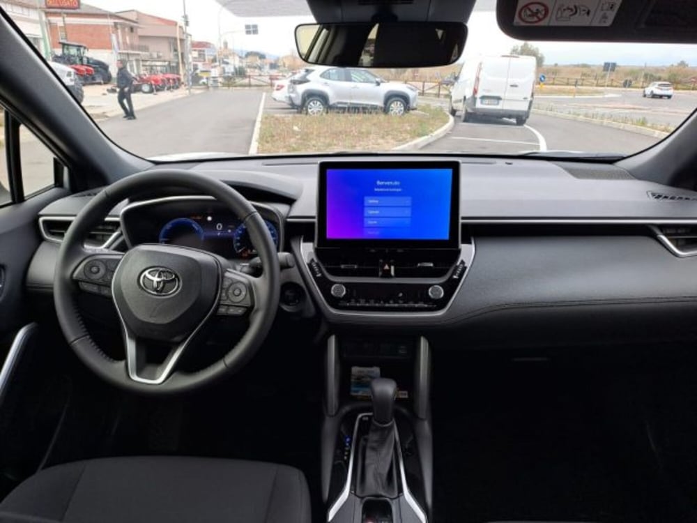 Toyota Corolla Cross Hybrid nuova a Sassari (7)