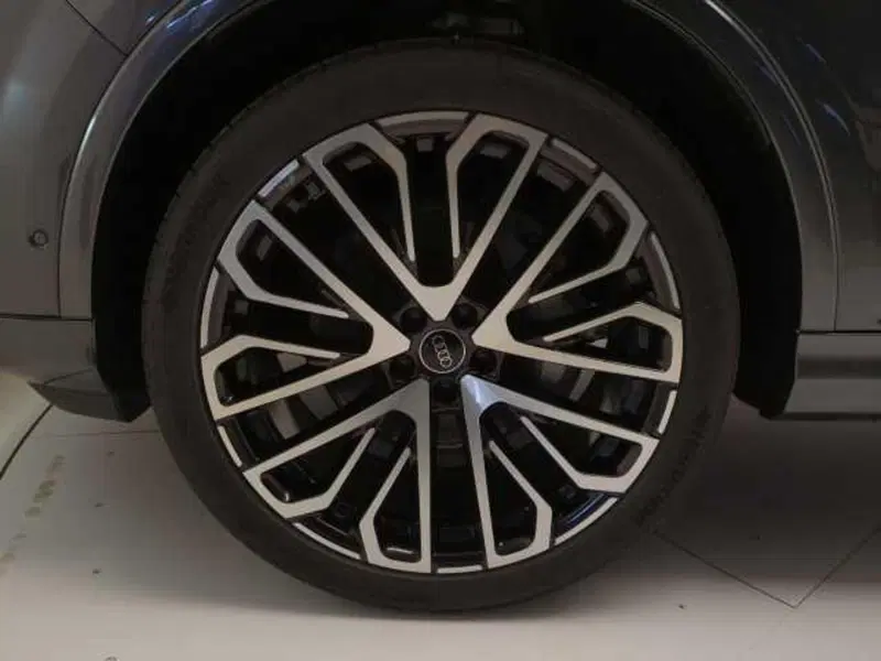 Audi Q7 nuova a Avellino (10)