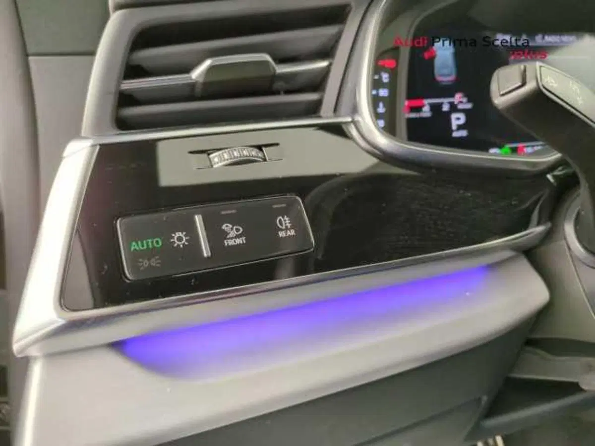 Audi Q8 usata a Avellino (16)