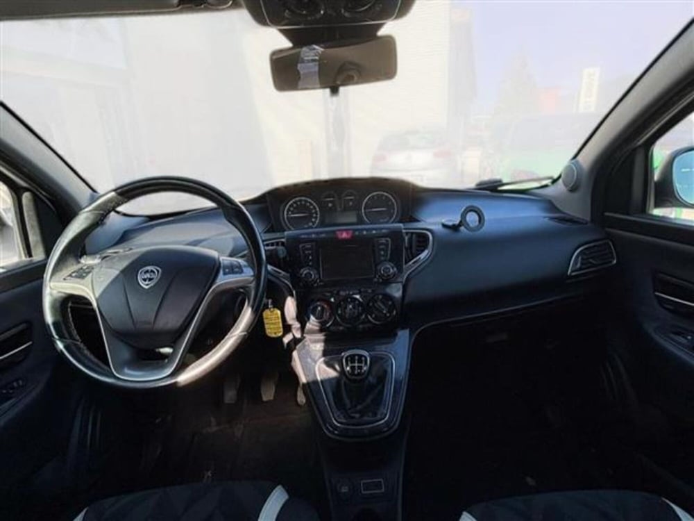 Lancia Ypsilon usata a Livorno (10)