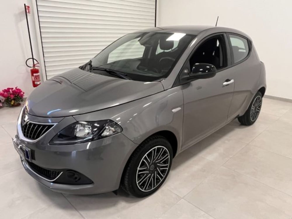 Lancia Ypsilon usata a Oristano (3)