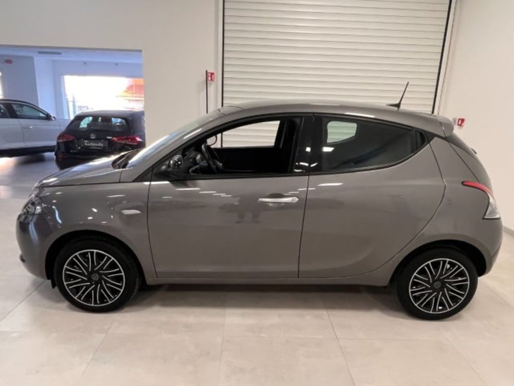 Lancia Ypsilon usata a Oristano (4)