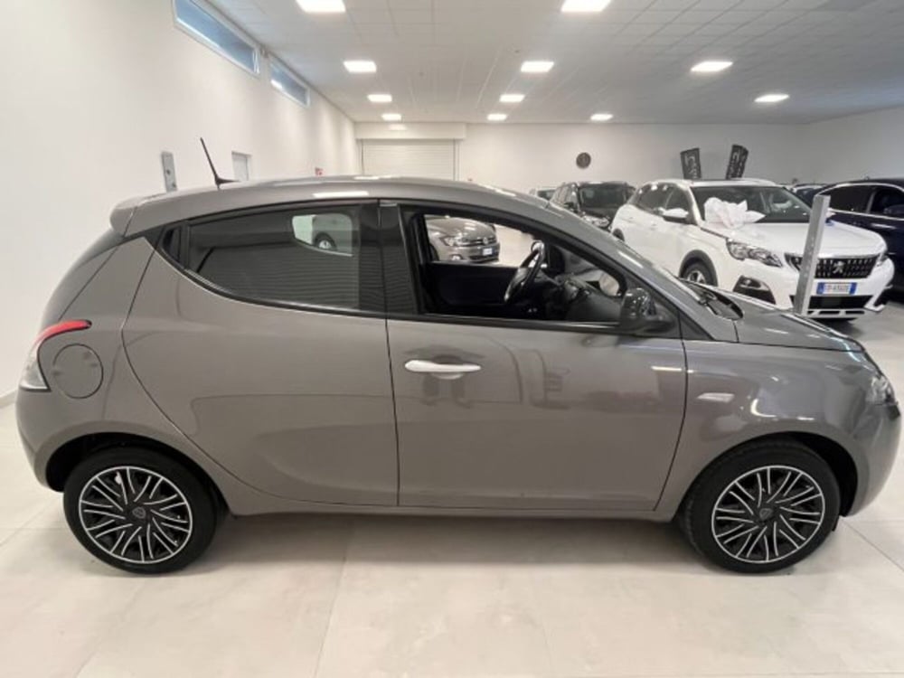 Lancia Ypsilon usata a Oristano (7)