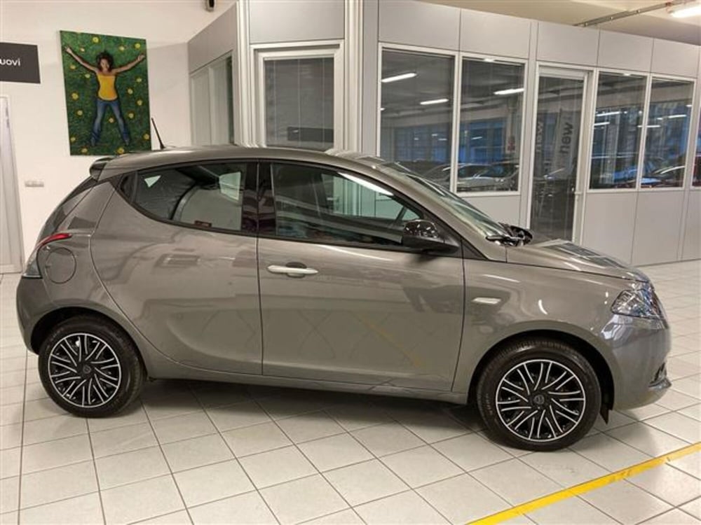 Lancia Ypsilon usata a Brescia (3)