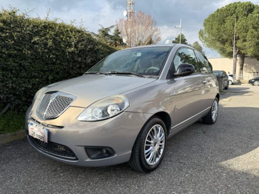 Lancia Ypsilon usata a Bologna