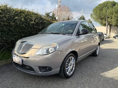 Lancia Ypsilon 1.2 69 CV Argento del 2011 usata a Imola