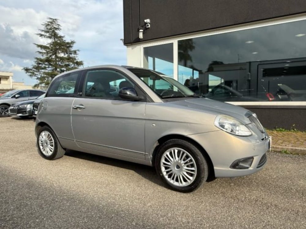 Lancia Ypsilon usata a Bologna (3)