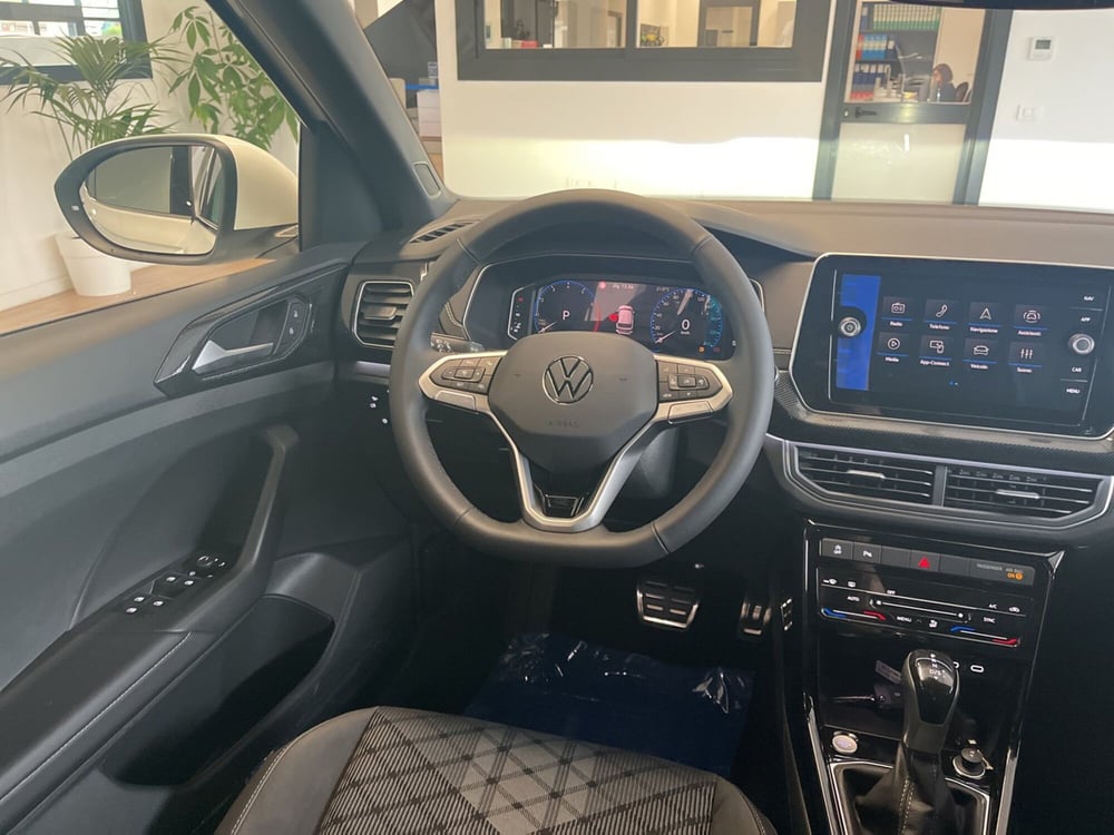 Volkswagen T-Cross nuova a Salerno (17)