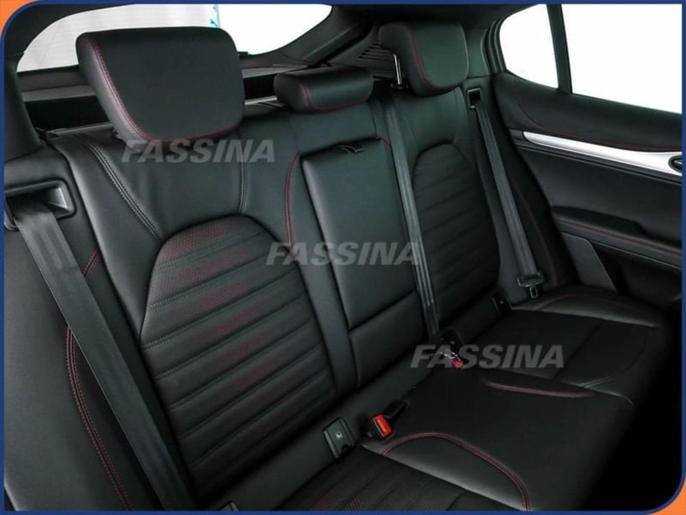 Alfa Romeo Stelvio nuova a Milano (11)