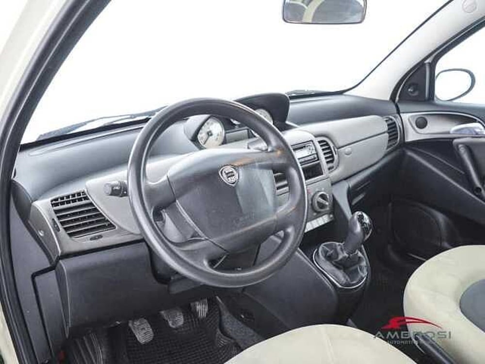 Lancia Ypsilon usata a Viterbo (8)