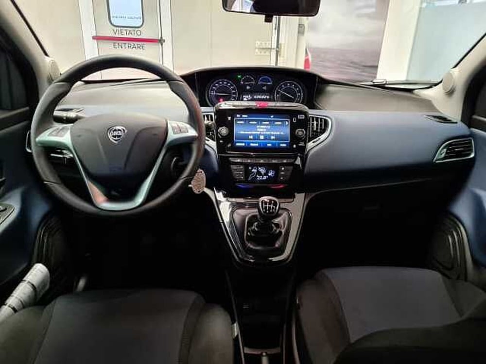 Lancia Ypsilon usata a Brescia (13)
