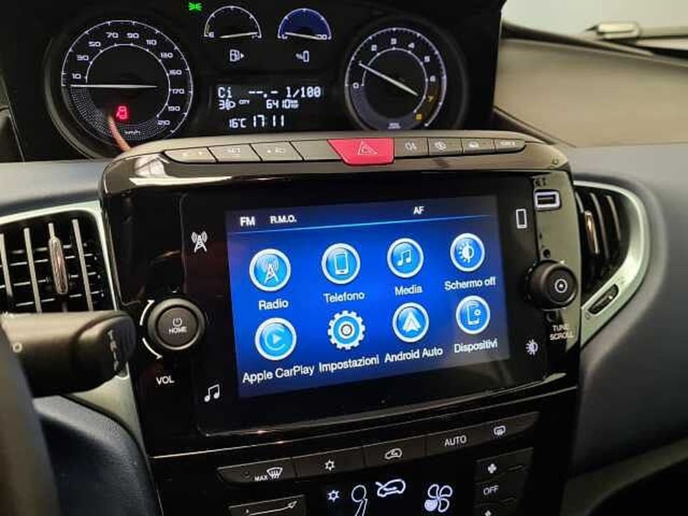 Lancia Ypsilon usata a Brescia (16)