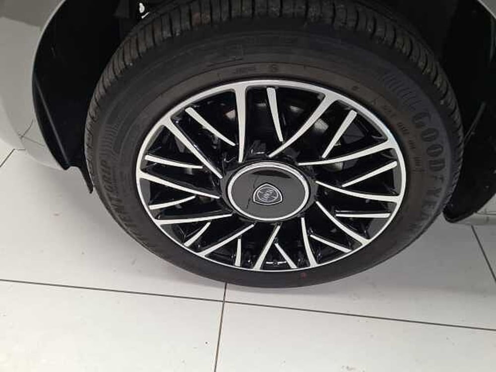 Lancia Ypsilon usata a Brescia (8)