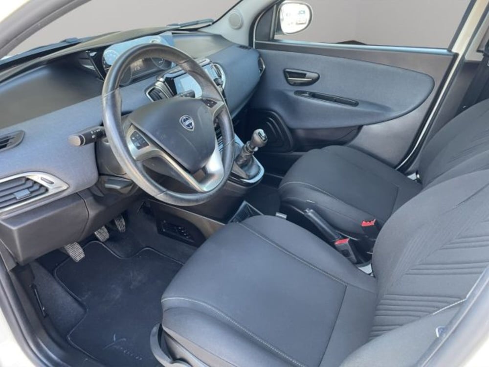 Lancia Ypsilon usata a Perugia (10)